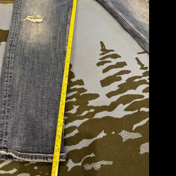 Silver Jeans Sam Distressed Boyfriend Cropped Jeans - Picture 9 of 9